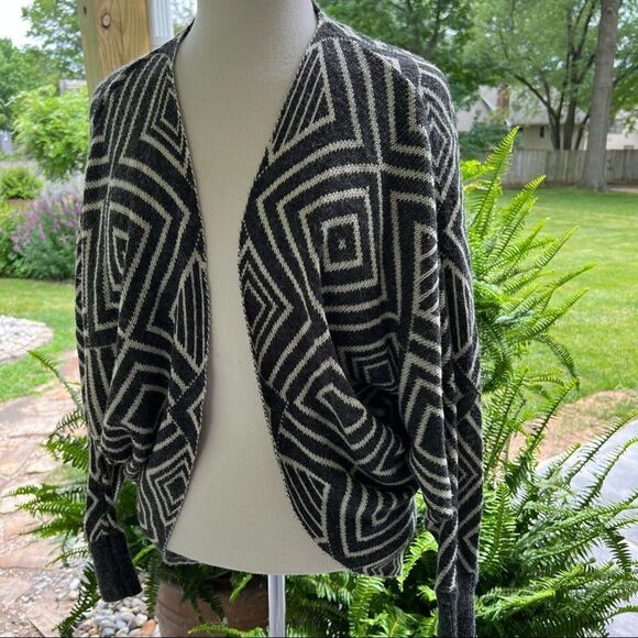 Black & White Cardigan SweaterWrap with Wings Sleeves size Medium - Picture 7 of 15